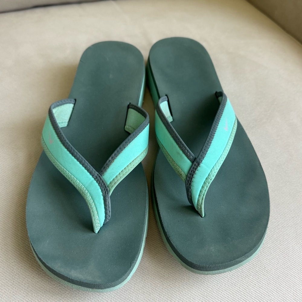 Nike Women’s Teal Green Flip Flop Sandals